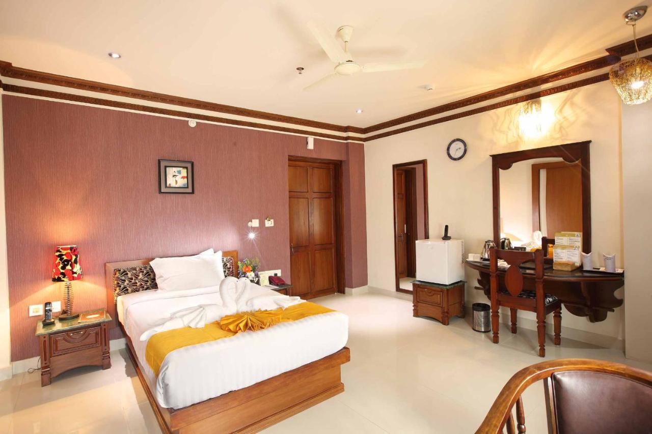Hotel Ambalakkara Regency Kottārakara Exterior foto