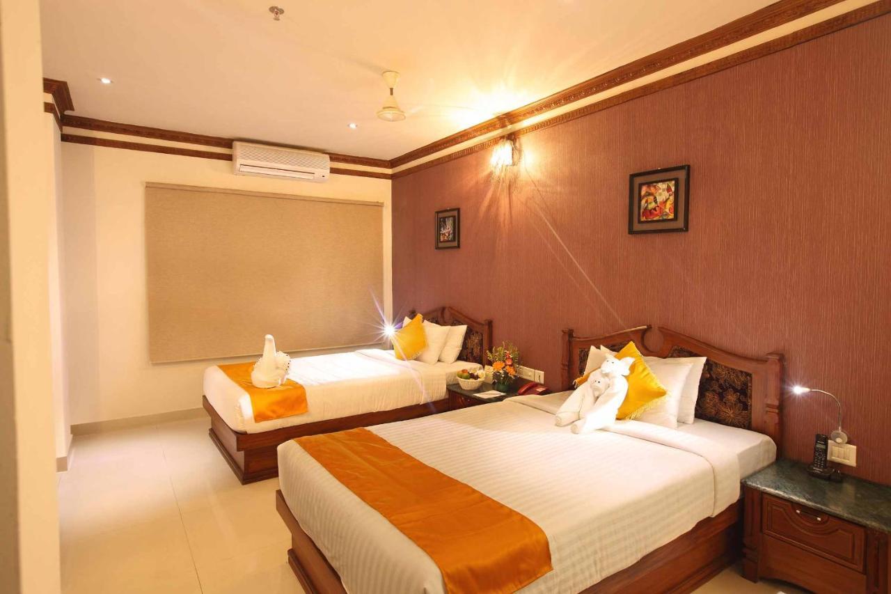Hotel Ambalakkara Regency Kottārakara Exterior foto